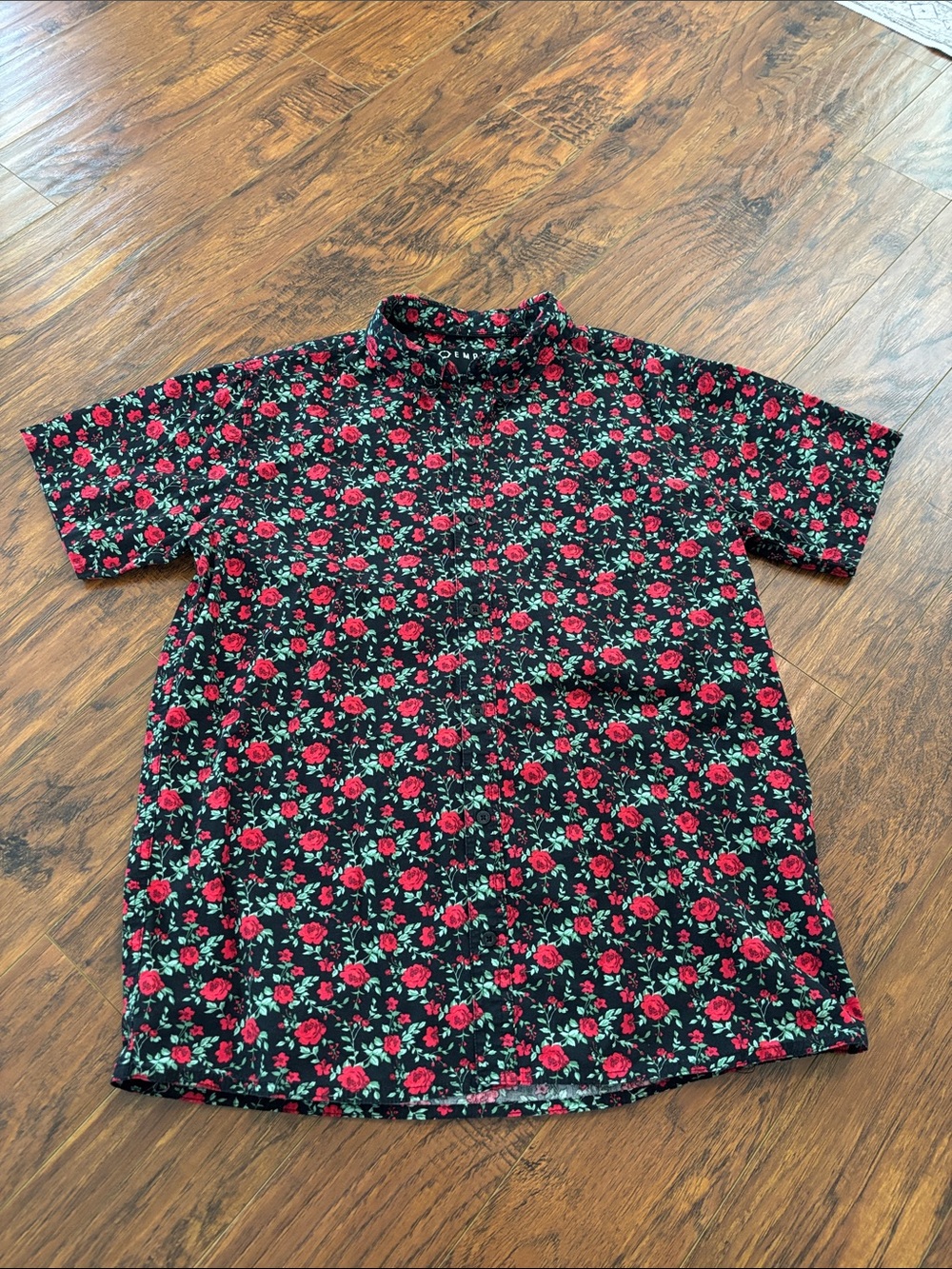 Men’s Empyre Button Down Shirt roses black red size L men’s large like new